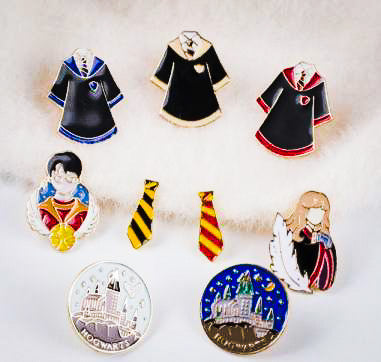 Hogwarts uniforms and ties, Hogwarts Building, Harry and Hermione - Harry Potter Brooch Accessories - Front